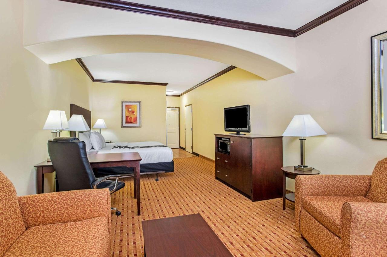 Hotel La Quinta By Wyndham Ennis Extérieur photo