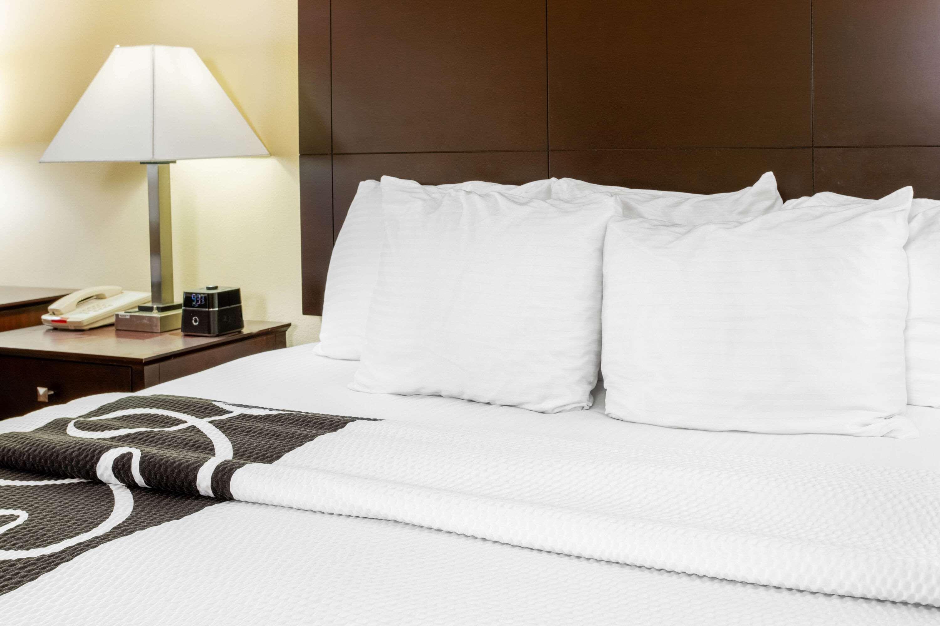 Hotel La Quinta By Wyndham Ennis Extérieur photo
